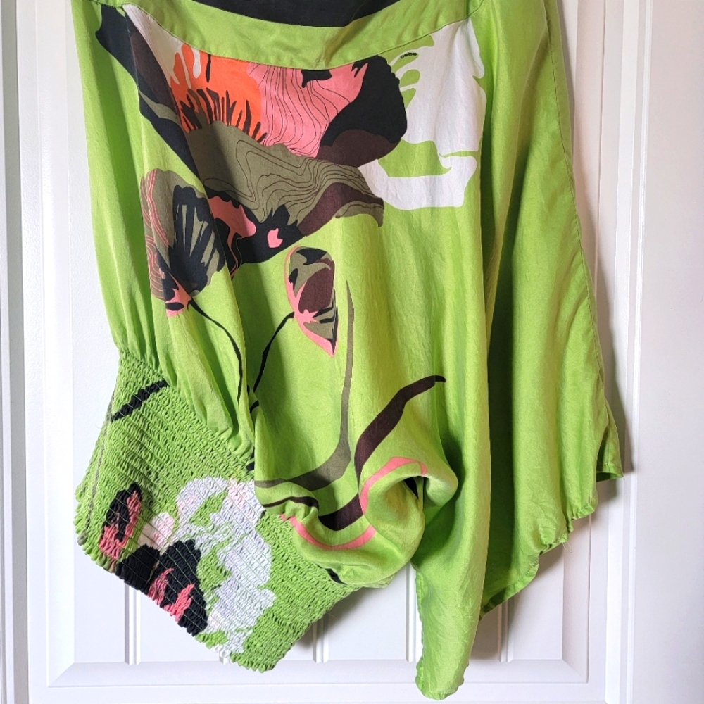 Bebe top size Small